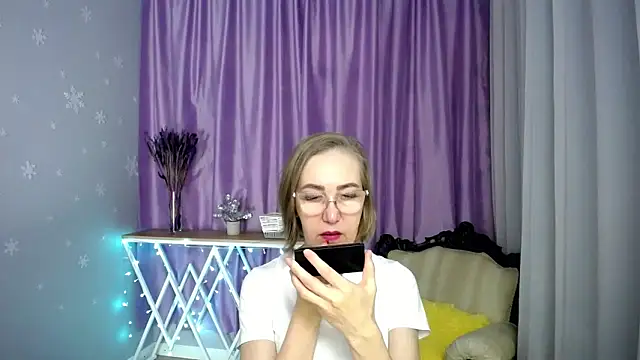 queen a n i online show from March 28, 7:53 am