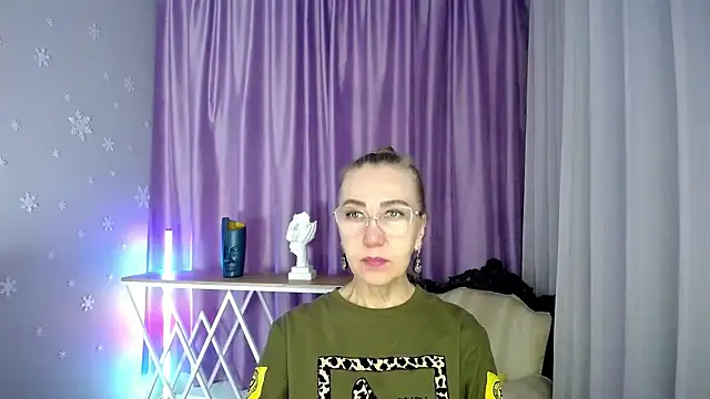 queen a n i online show from September 9, 8:13 am