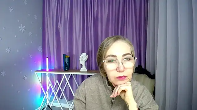 queen a n i online show from November 7, 11:15 am