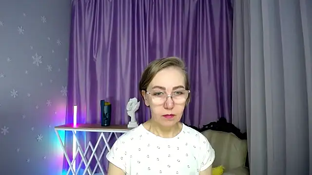 queen a n i online show from November 14, 9:57 am