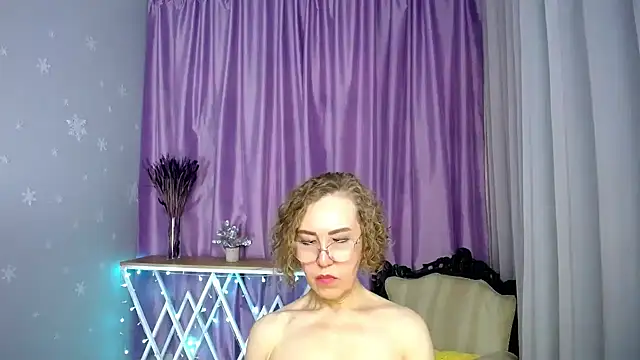 queen a n i online show from May 11, 4:04 pm