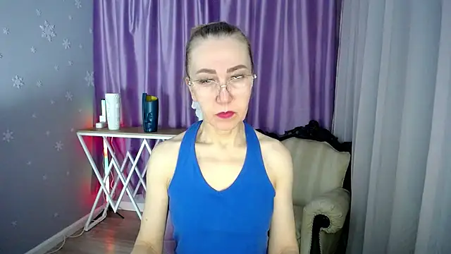 queen a n i online show from February 24, 6:38 am