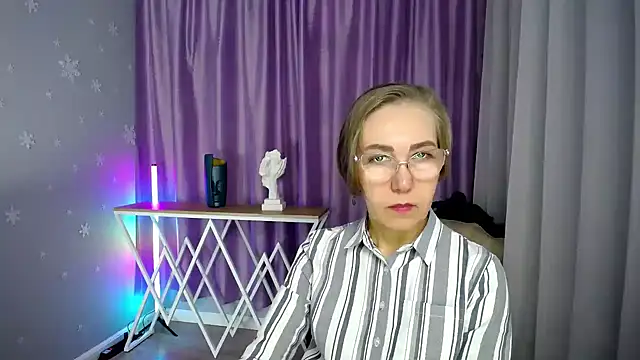 queen a n i online show from October 11, 10:16 am