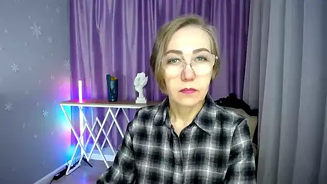 queen a n i online show from October 23, 9:52 am