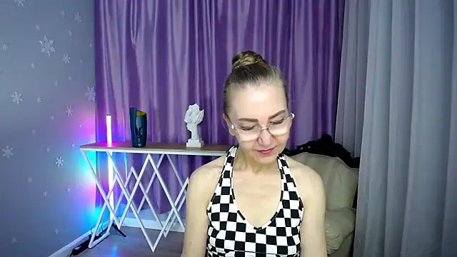 queen a n i online show from September 24, 9:38 am