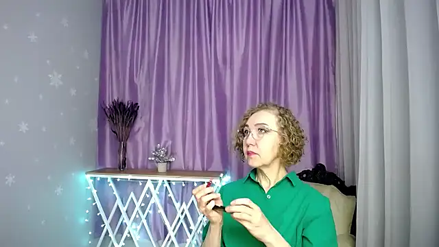 queen a n i online show from May 16, 8:35 am
