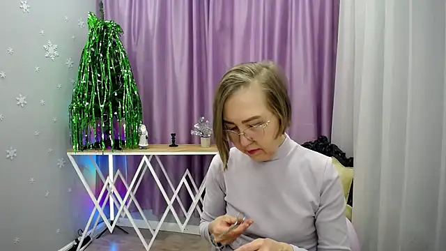 queen a n i online show from November 30, 11:55 am