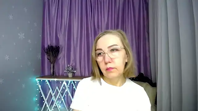 queen a n i online show from May 8, 7:12 am