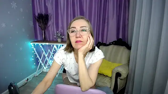 queen a n i online show from April 10, 10:33 am