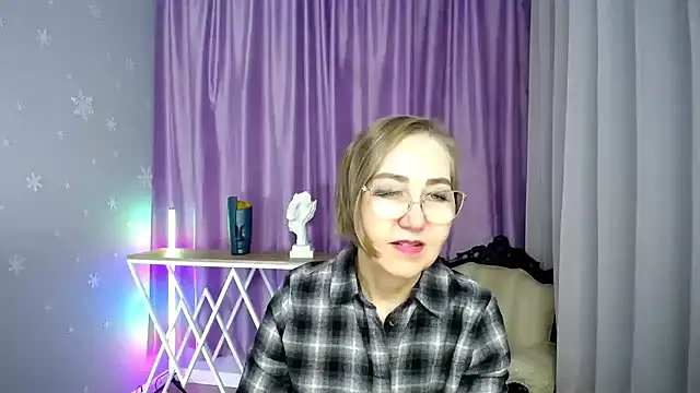 queen a n i online show from November 28, 9:53 am