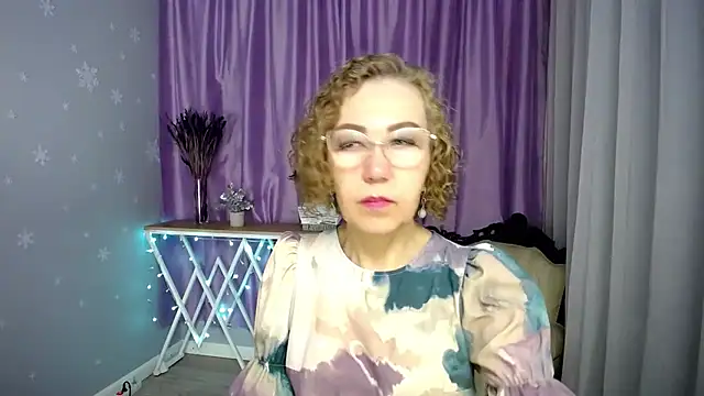 queen a n i online show from June 20, 5:56 am