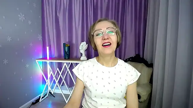 queen a n i online show from October 19, 10:07 am