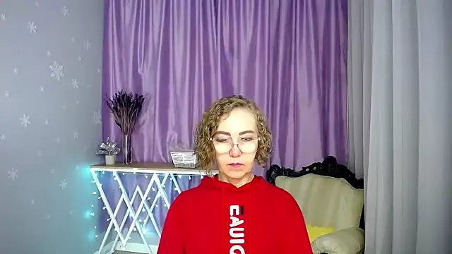 queen a n i online show from June 18, 5:50 am