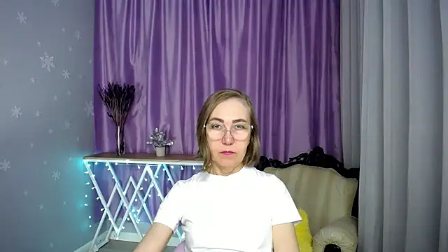 queen a n i online show from April 18, 9:00 am