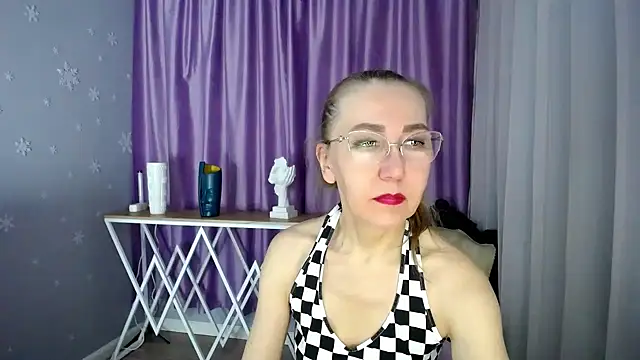 queen a n i online show from February 26, 9:01 am