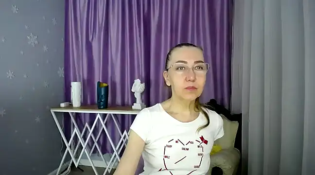 queen a n i online show from March 15, 8:15 am