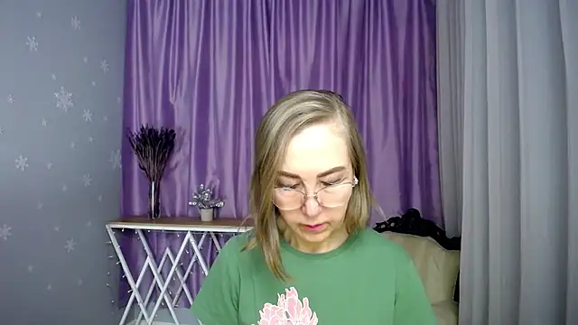 queen a n i online show from May 6, 9:35 am