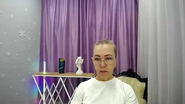 queen a n i online show from September 19, 8:51 am