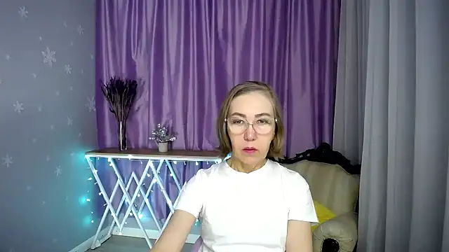 queen a n i online show from March 22, 8:27 am