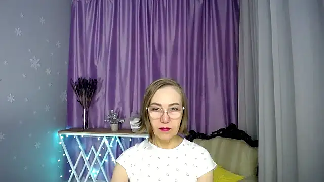 queen a n i online show from March 25, 8:14 am