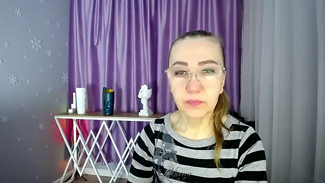 queen a n i online show from February 24, 3:33 am