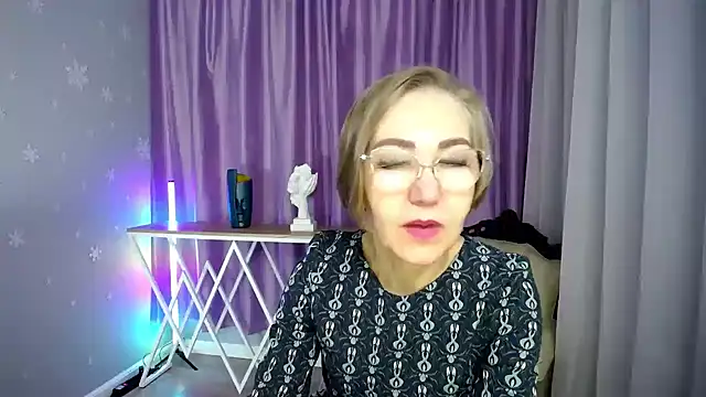 queen a n i online show from October 14, 12:39 pm