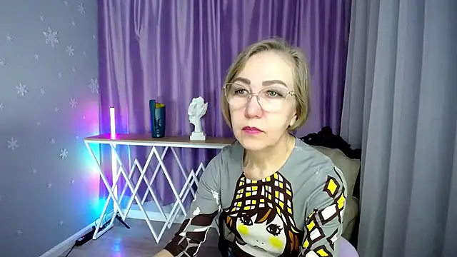 queen a n i online show from October 29, 8:57 am