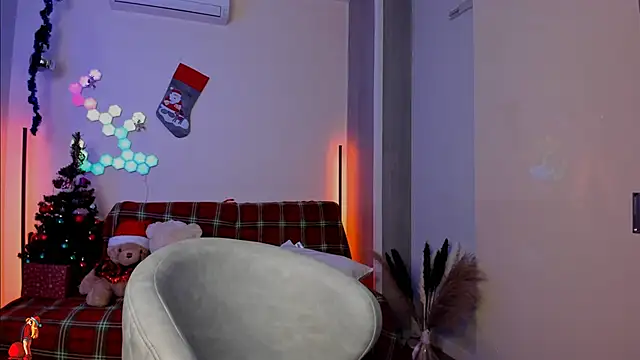 Snapshot of victorias_world chatting on December 19, 4:24 pm victorias world online show from December 19, 4:24 pm