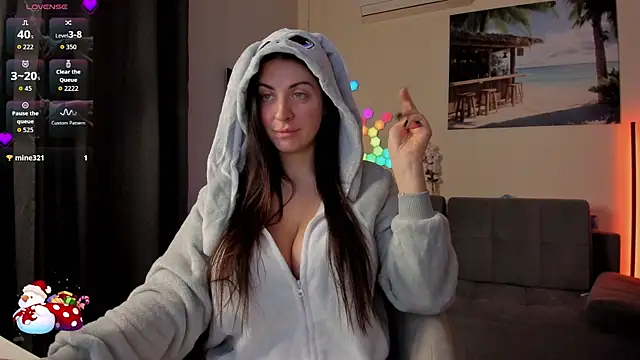 Snapshot of victorias_world chatting on December 3, 7:35 pm victorias world online show from December 3, 7:35 pm