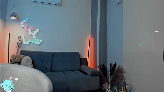 Snapshot of victorias_world chatting on December 14, 12:01 am victorias world online show from December 14, 12:01 am