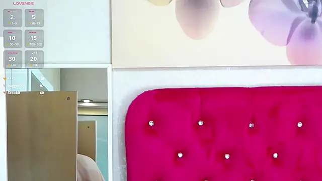 LoraDelNiro online show from March 22, 7:42 pm