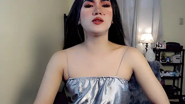 Snapshot of beatrice_21 chatting on October 2, 12:47 am beatrice 21 online show from October 2, 12:47 am