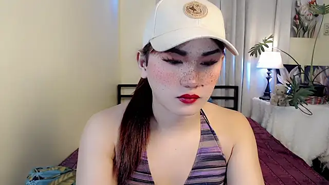 Snapshot of beatrice_21 chatting on February 3, 12:21 pm beatrice 21 online show from February 3, 12:21 pm