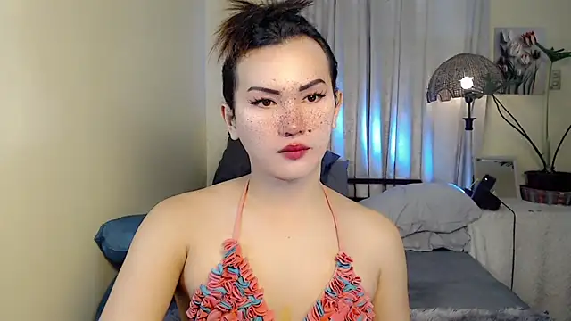 Snapshot of beatrice_21 chatting on November 6, 2:04 am beatrice 21 online show from November 6, 2:04 am