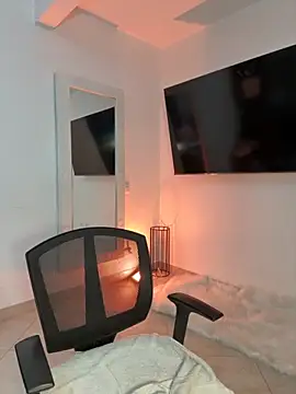 kem hott online show from October 20, 5:31 am