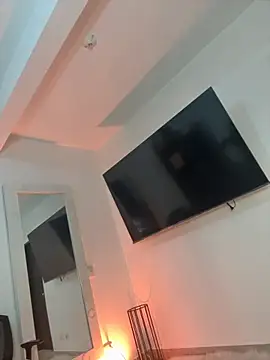 kem hott online show from October 3, 4:36 am