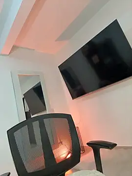 kem hott online show from October 10, 4:57 am