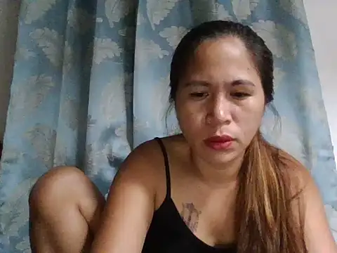 Snapshot of h0ney_lips chatting on October 1, 1:04 pm h0ney lips online show from October 1, 1:04 pm