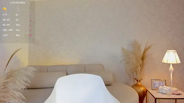 Snapshot of GraceCartier chatting on December 4, 10:09 pm GraceCartier online show from December 4, 10:09 pm