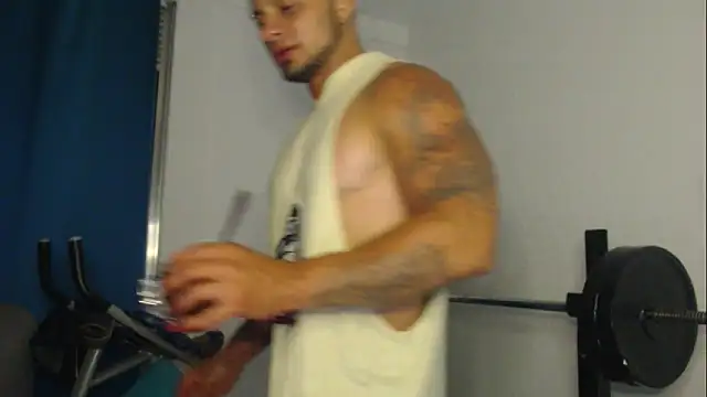 Snapshot of JacobJamess chatting on November 14, 1:31 am JacobJamess online show from November 14, 1:31 am