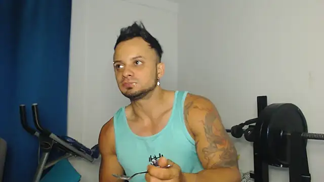 Snapshot of JacobJamess chatting on November 11, 1:33 am JacobJamess online show from November 11, 1:33 am