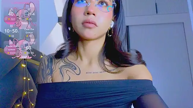 Mia Tin online show from December 15, 5:52 pm