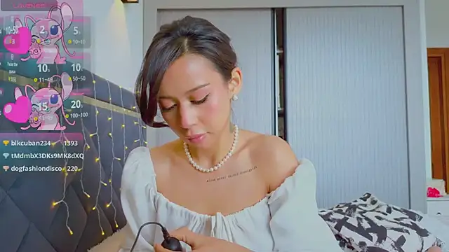 Snapshot of Mia_Tin chatting on March 10, 6:38 am Mia Tin online show from March 10, 6:38 am