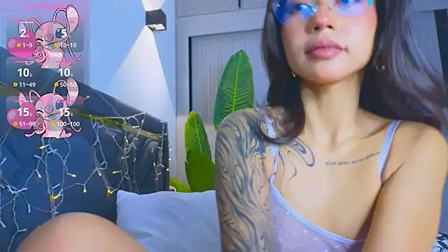 Mia Tin online show from December 2, 2:52 pm