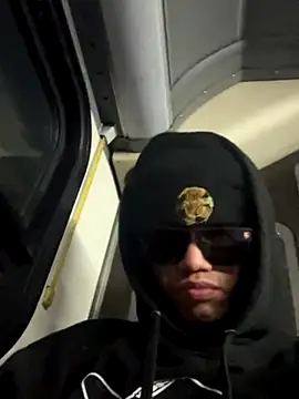 kingdennis6666 online show from November 9, 5:00 am