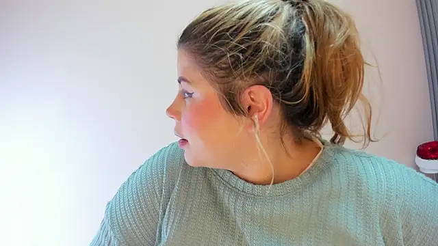 EYMI TOMSOM online show from December 20, 10:40 am