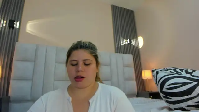 EYMI TOMSOM online show from December 3, 10:36 am