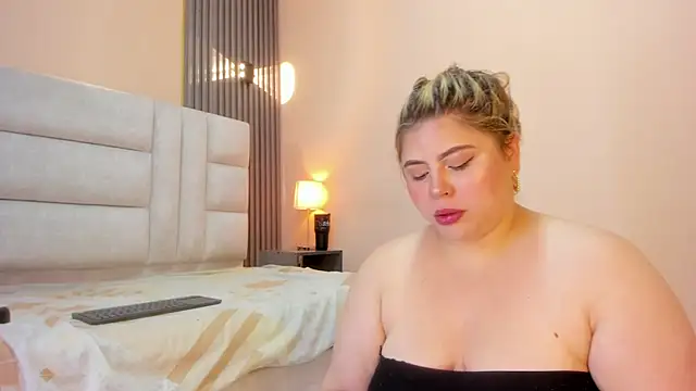 EYMI TOMSOM online show from October 29, 11:42 am