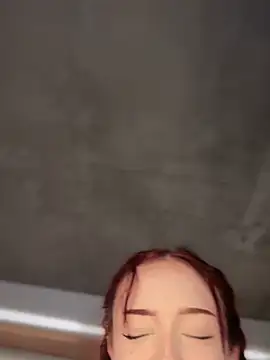 Snapshot of roxxxyrose chatting on February 25, 10:53 pm roxxxyrose online show from February 25, 10:53 pm