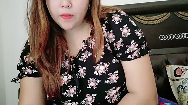 Snapshot of Alisha__Arora chatting on February 22, 9:34 am Alisha Arora online show from February 22, 9:34 am